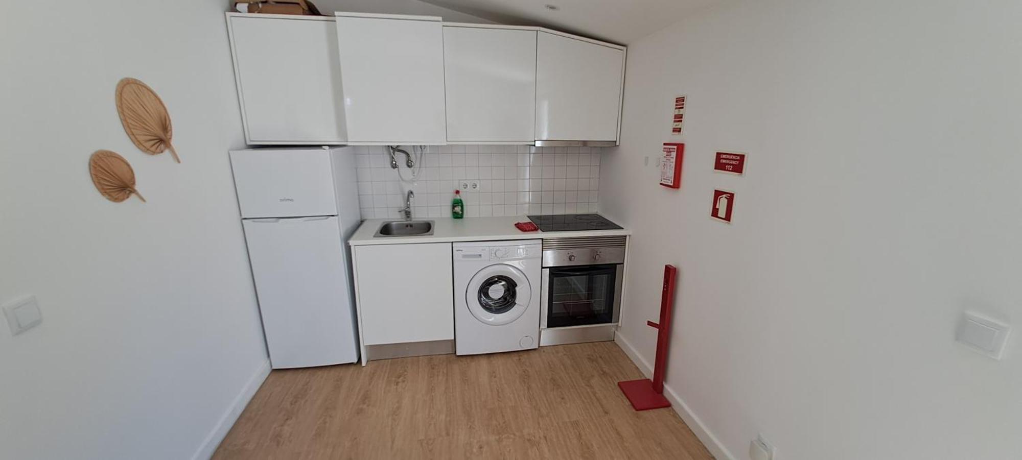 Serafina 3rd Floor 2br With Swimingpool And Terrace * Lissabon